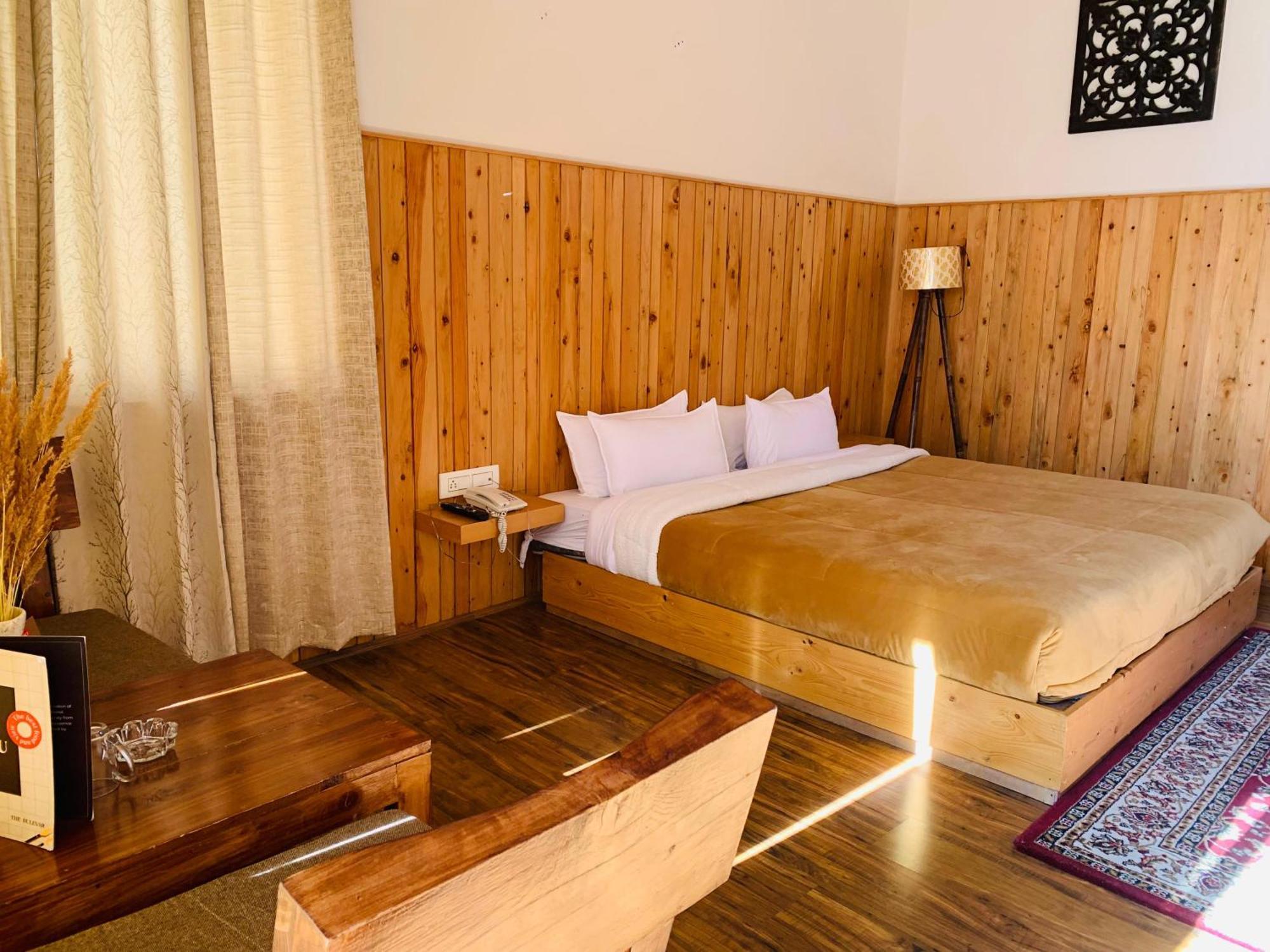 The Bulevar - Whispering Willows Hotel Sissu Exterior foto