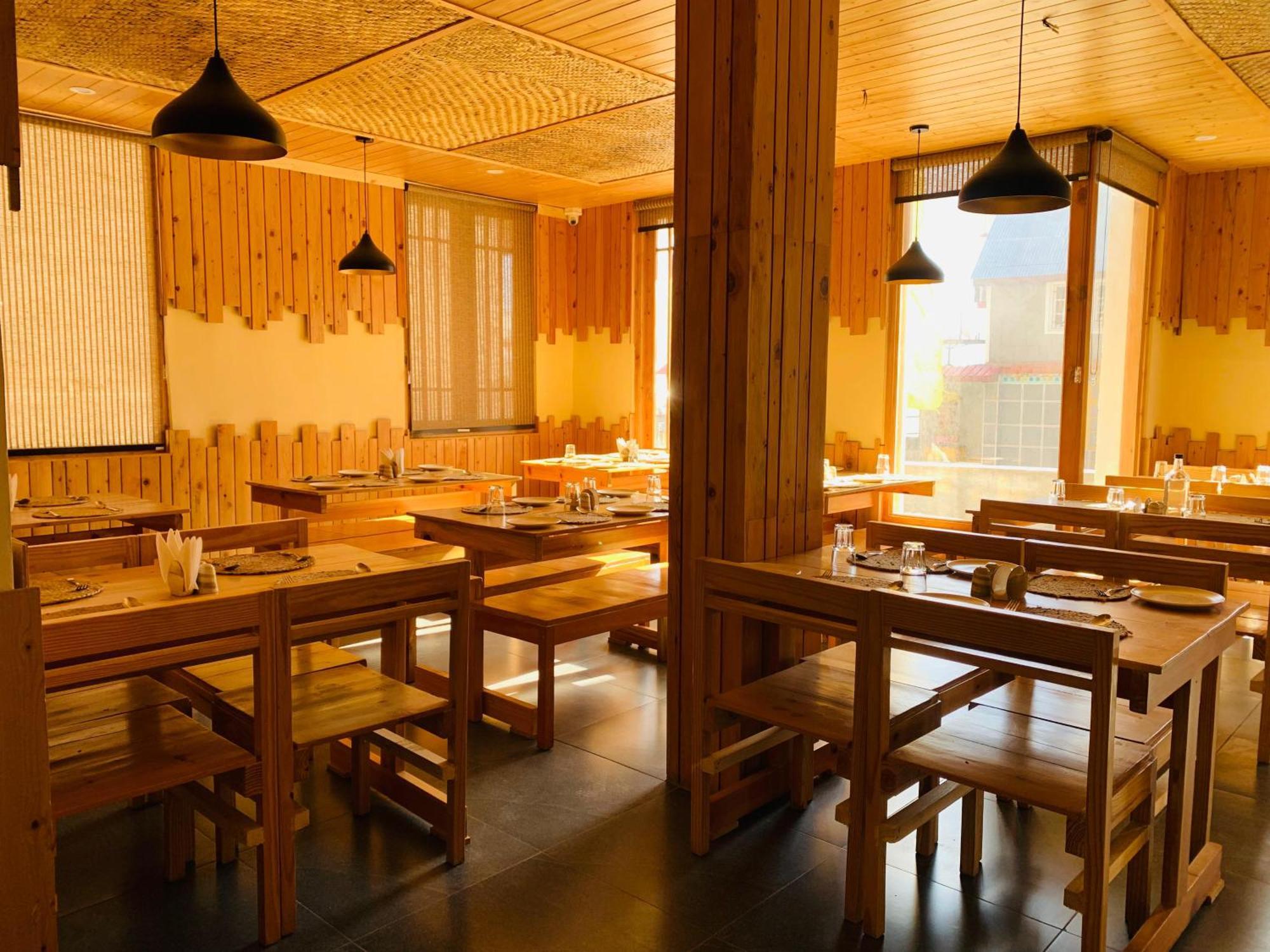 The Bulevar - Whispering Willows Hotel Sissu Exterior foto